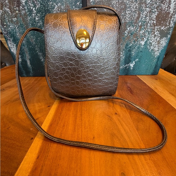 Vintage Metallic Crocodile Embossed Faux Leather Crossbody Bag - Picture 13 of 13